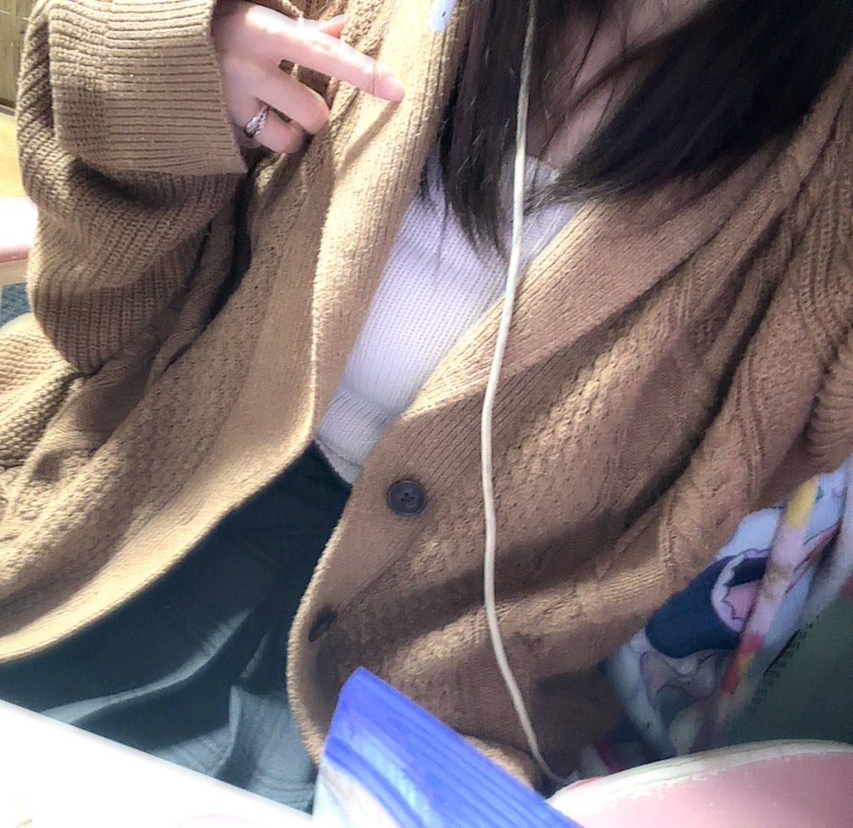vqni0o's tweet photo. じゃずがくれたカーディガンかわいすぎる
ブカブカやけど🥲 https://t.co/em8goz7m5X