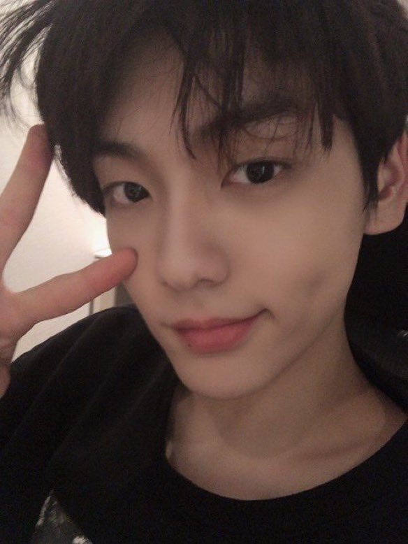 giantrabbitsb's tweet photo. 뽀동뽀동셀카 씹상타치 https://t.co/W4v3wqXssk