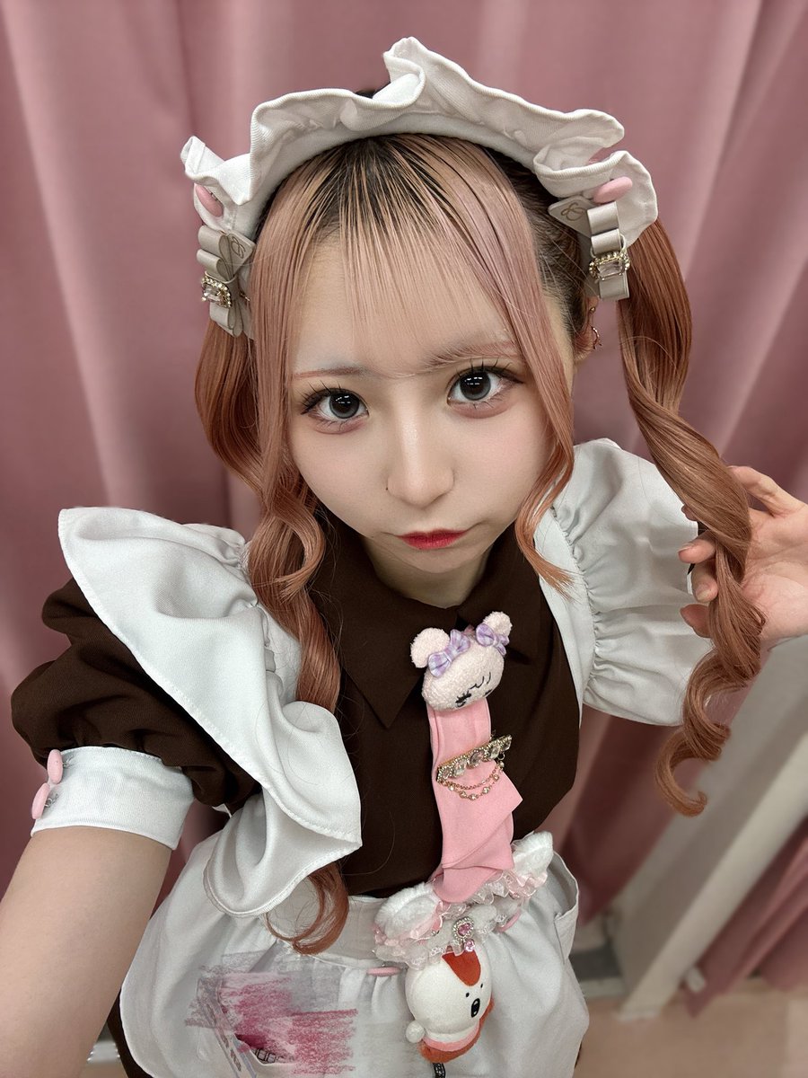 maid_naa's tweet photo. 赤と白混ぜた人にありがとう🩷

初お給仕から1ヶ月限定ピンク髪かわいいᯠ_   ̫  _ᯄ Ⳋ❓🐾🎀 https://t.co/ILnzk2WfKU