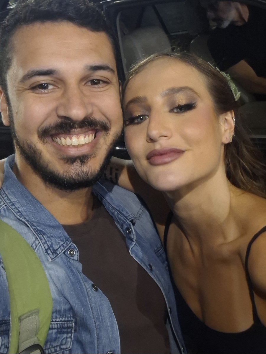 Rafavilharnos's tweet photo. W/@BrunaGriphaoo ... pensa em uma menina simpática , agora multiplica haha https://t.co/9FB3j7dPzr
