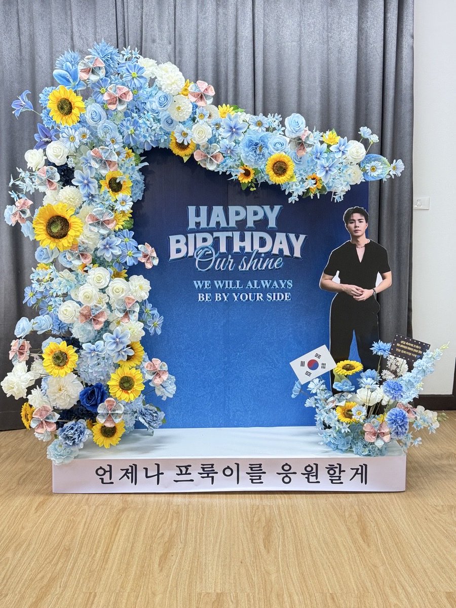 onlyzee4everr's tweet photo. #ZeePruk #Zunshine @zee_pruk 
#HappyZeeDay_project2026
#HBDOurZEEPRUK 

생일 축하해 프룩아
우리는 언제나 너의 삶을 축복할게 
올해도 햇살의 생일을 축복할 수 있어서 행복해
언제나 우리의 따뜻한 햇살이 돼줘서 고마워 
여전히 너를 너무 사랑하고 네가 너무 자랑스러워 
우리의 햇살은 여전히 눈부시고 우리 곁에 있어
☀️💙

Happy birthday, Pruk Pruk 
We will always bless your life.
We are happy to sincerely congratulate Sunshine's birthday again this year.
Thank you for always being our warm sunshine.
We still love you so much and I'm so proud of you.
Our sunshine is still dazzling and is by our side.☀️💙

Thank to
@klucy1012 @mewda_ @onlyzee4everr 
@jounghees