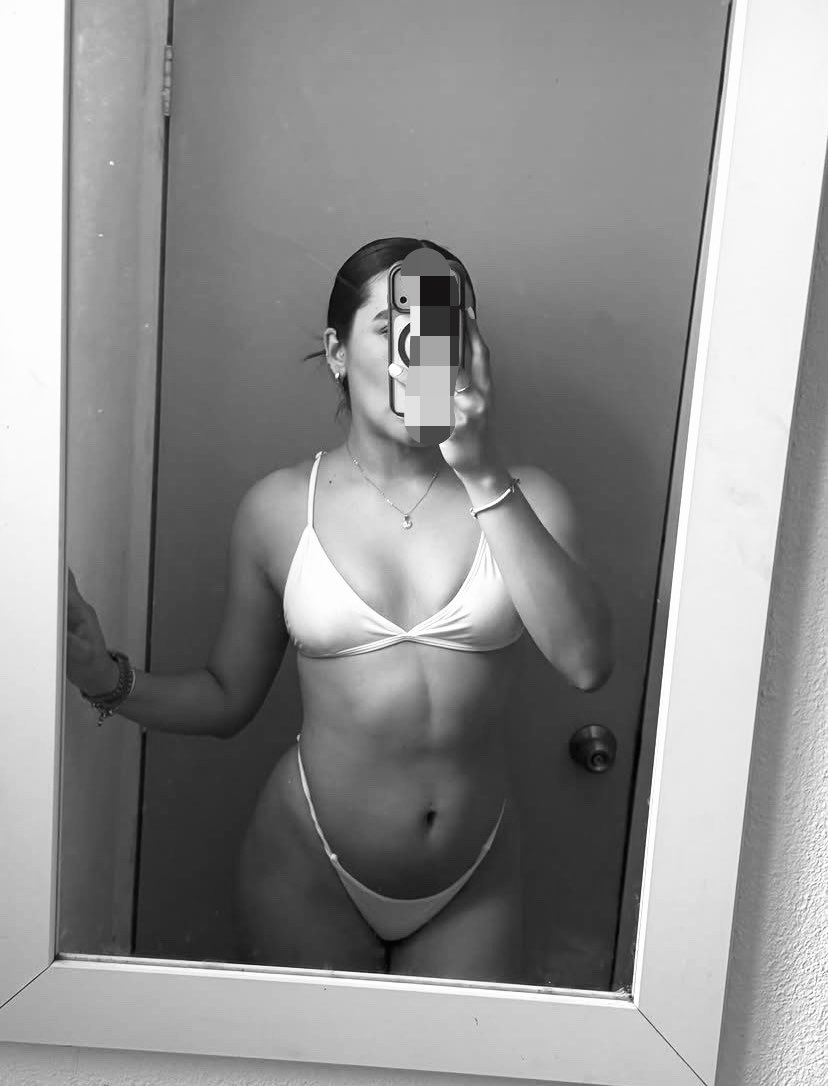 ItsSecre__'s tweet photo. Te gusta esa tanguita como para hacerla de lado y me metas tu verga? 🫦🥴 https://t.co/VdtKrEbwmM