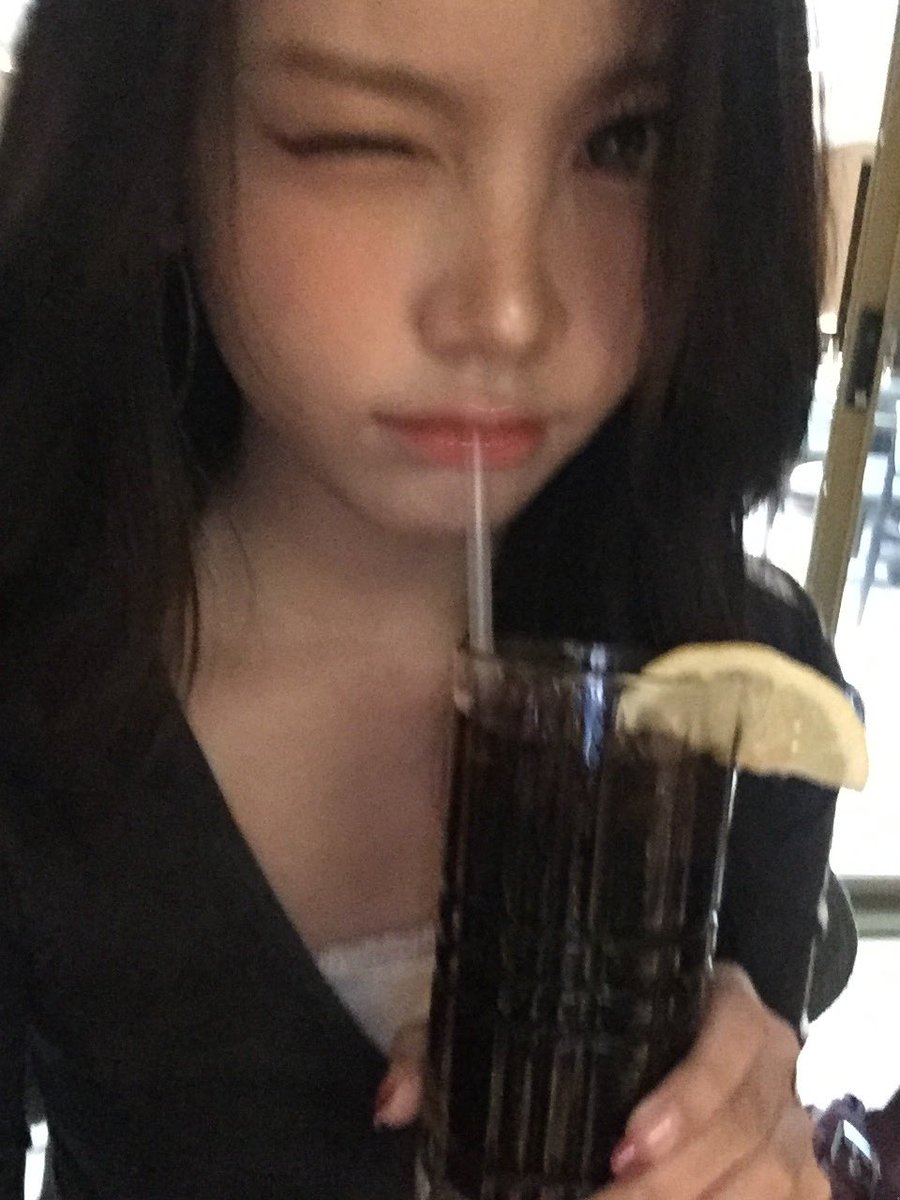 cayxmee's tweet photo. 261009 위버스 포스트 #카르멘 🌴

First date?🍽😋 https://t.co/eK8uj0RnPI