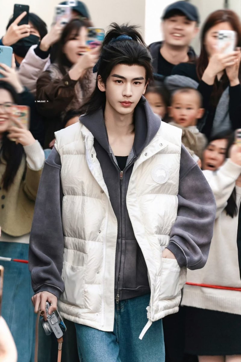 thatyappergrace's tweet photo. Xiao Li in modern times would be such a heartthrob 😋 

#ZhangLinghe
#TheRoadToGlory https://t.co/hawn5sOh7H