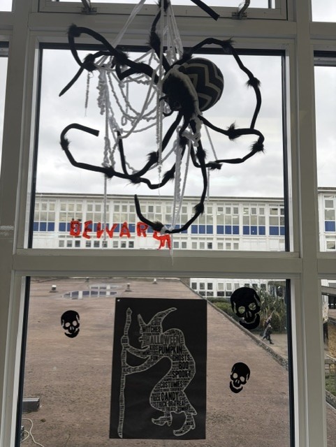 LibrarySps's tweet photo. It's spooky season and the Library has been transformed! Dare you enter to read a scary book this Hallowe'en?
#SPSreads #Halloween #horror https://t.co/b7vA1iGWaq