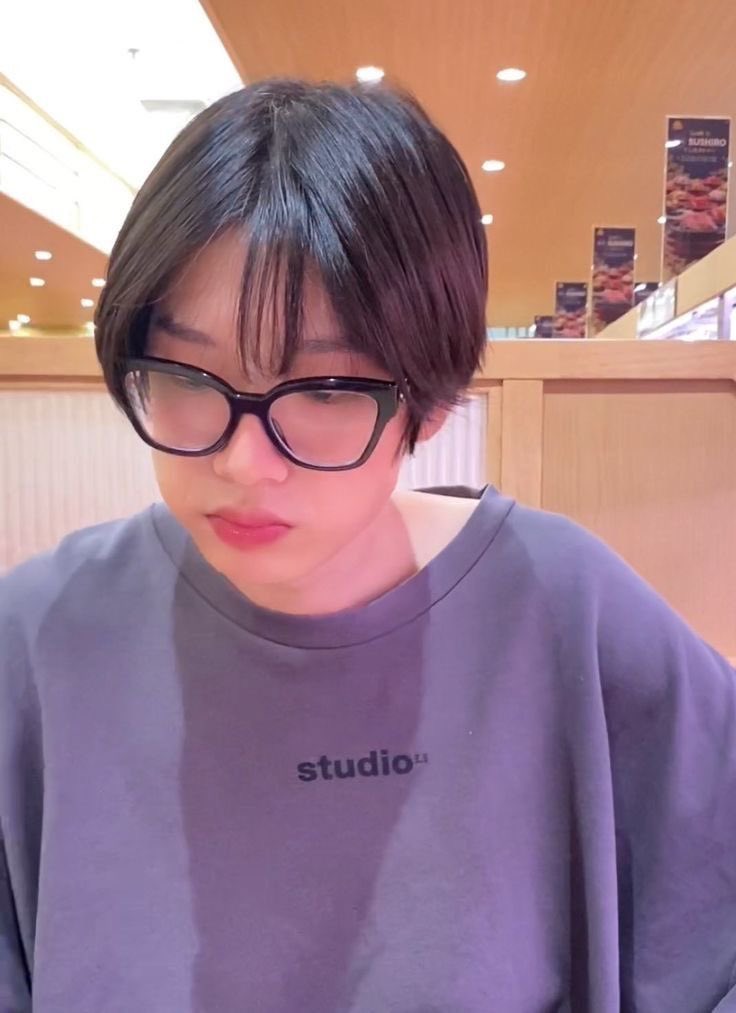 42percentx's tweet photo. ขอจัดเทียลิส
1. แว่น rayban 🆕 (+4)
2. กรอบใส 🔻(-1)
3. กุชชี่กรอบดำ🔻(-1)
4. แว่นกลม🔻(-1) https://t.co/pZybO3Yj8X