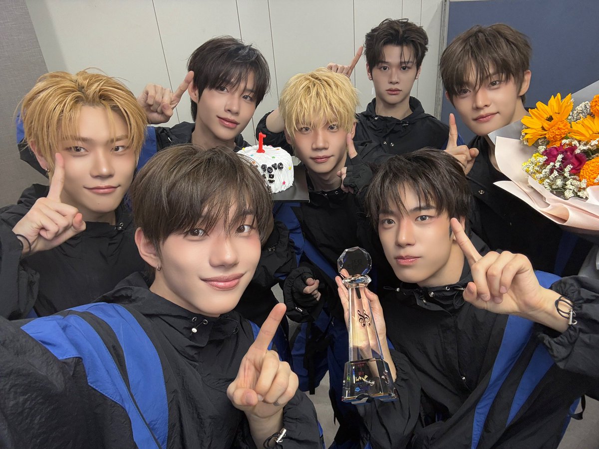JMinWookTH's tweet photo. @closeyoureyes_7 #CLOSEYOUREYES7thWin
#DropThat1stWin https://t.co/DVCqyKmAYn