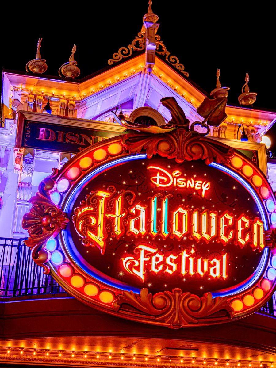 MagicBreaks's tweet photo. Disney Halloween Festival is in full swing! 👻🧡

Are you visiting Disneyland® Paris to experience the SPOOKtacular celebrations? 🦇✨

Credit: @tristan.neverland

#MyMagicBreak #DisneylandParis #HalloweenSeason #SpookySeason #ThemePark #Disney #TravelInspiration #Halloween https://t.co/rj0sFMp938