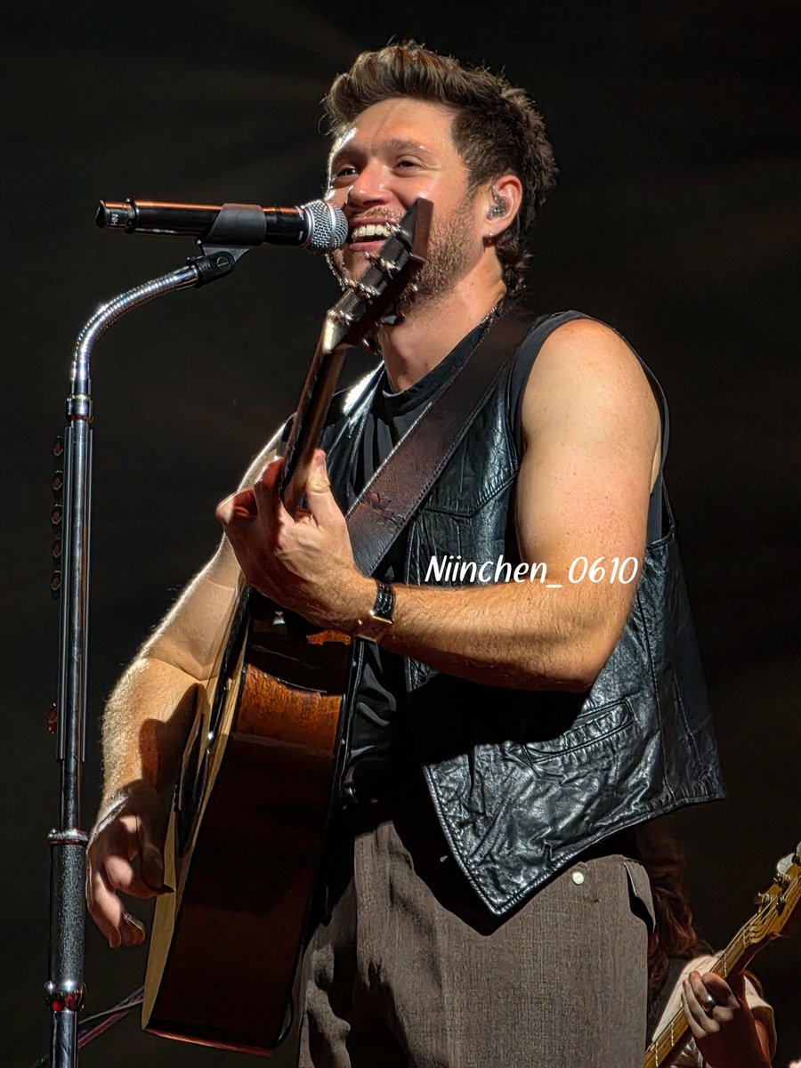 JaniinaHoran's tweet photo. If only I could explain how much happiness this man brings into my life.🥺🥰
#DPLOTBerlin https://t.co/hOUhFLVkQk