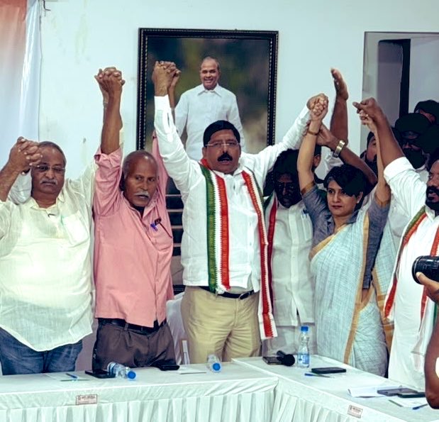 DrPalakVermaINC's tweet photo. A round-table meeting was held today at Andhra Ratna Bhavan, organised by APCC with INDIA Bloc parties, demanding the resignation of CEC Gyanesh Kumar.

Leaders accused the Election Commission of compromising its independence and raised concerns over alleged irregularities in the SIR process and Form 6.

The INDIA Bloc resolved to intensify protests across Andhra Pradesh until the CEC’s removal.
#Vijaywada #AndhraPradesh