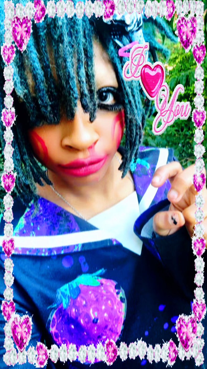 schizophreluna's tweet photo. how it feels doing makeup as a they #nonbinary https://t.co/LUmVgp0l1g