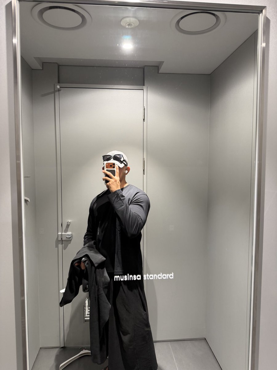 chan182_'s tweet photo. 입은거vs벗은거 https://t.co/WYRCTVhfrI