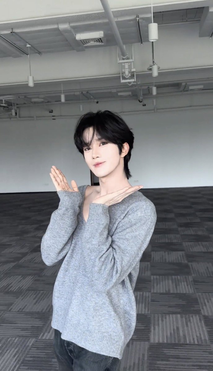 huangpenguin's tweet photo. The biggest gatekeeper👀😭 https://t.co/uuHptAvTtx
