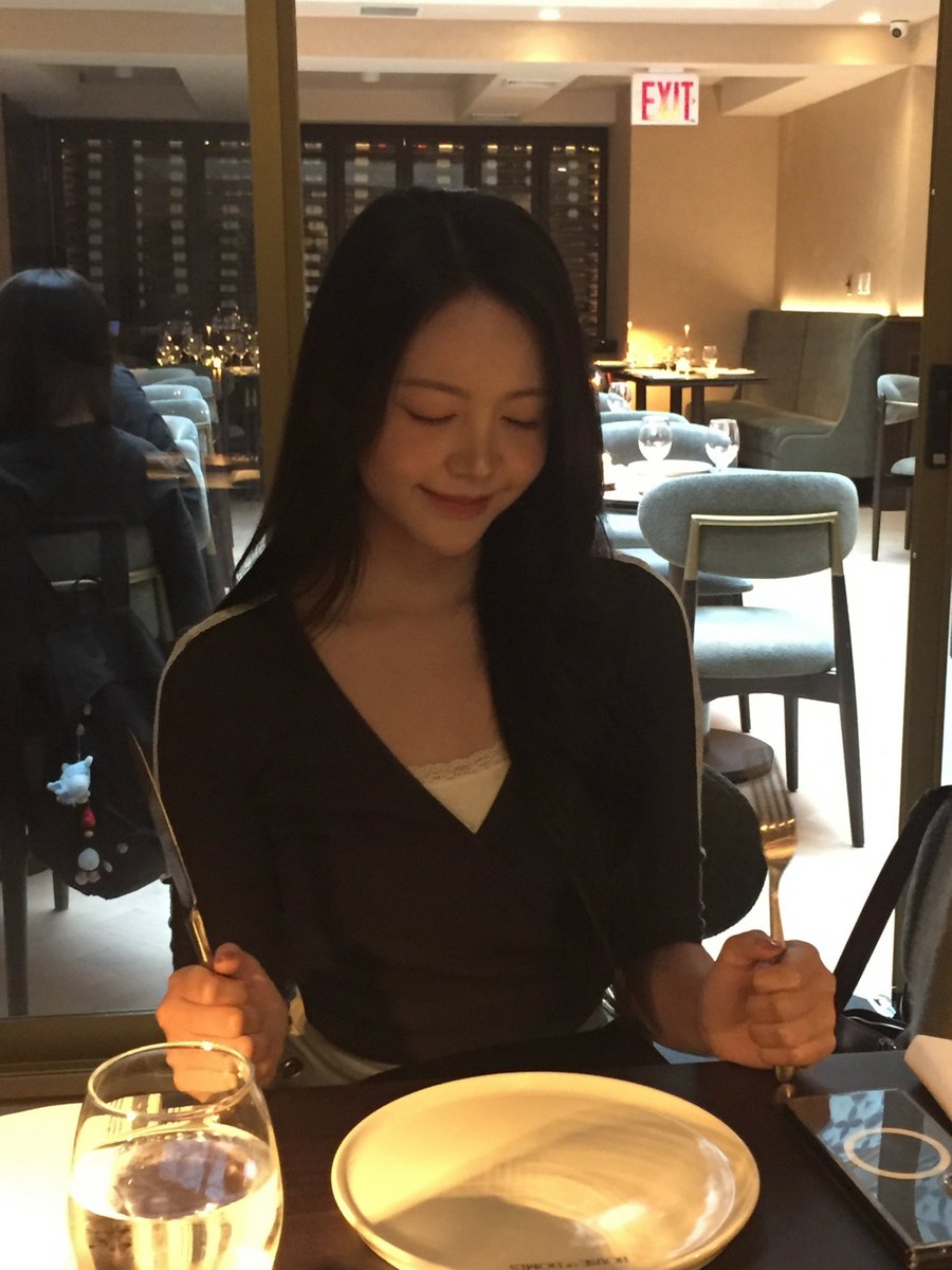 carmendipity's tweet photo. first date kita😋🤍

#CARMEN #카르멘 https://t.co/vPNICXIiKZ