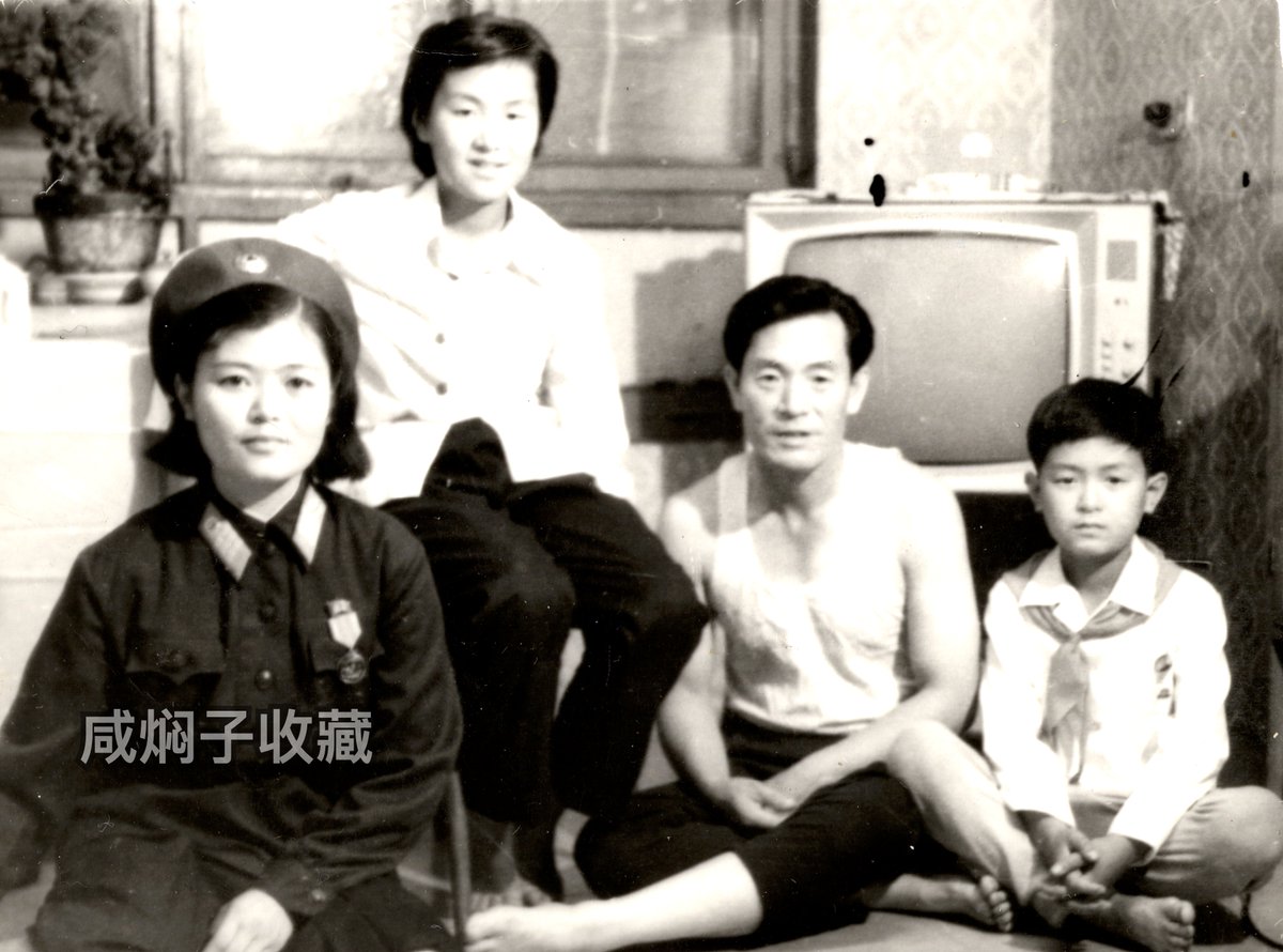 Samcheolli's tweet photo. 🇰🇵 Female Korean People's Army Sergeant's Family Photo (1980s)

Original undated photograph of an unnamed female Sergeant of the Korean People's Army with her family taken in their family home, likely in the late 1980s or 1990s.

It is interesting to note that the female soldier is wearing a redesigned Military Merit Medal with a flag shaped portrait badge of Kim Il Sung wearing the people's suit.
