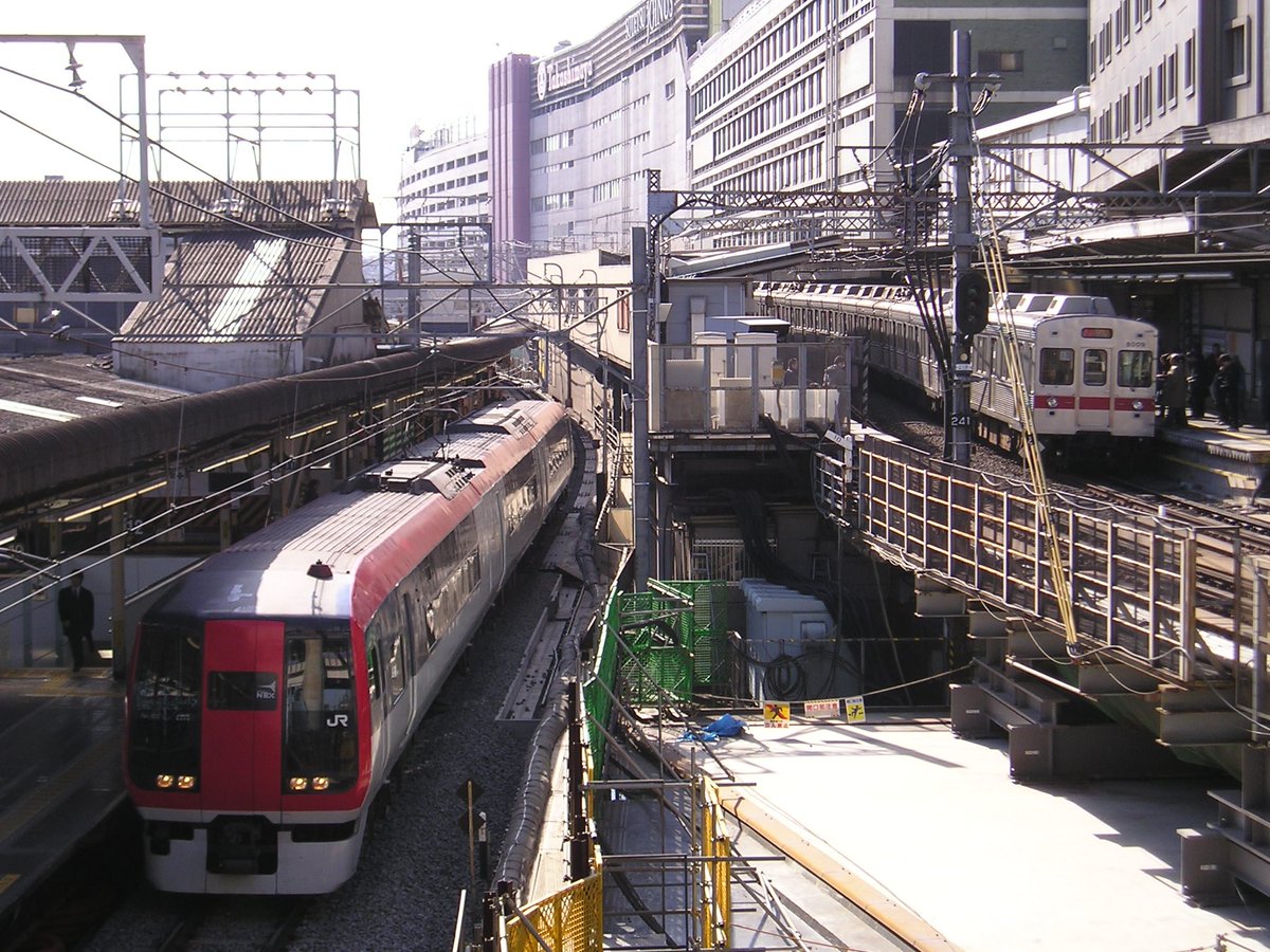 40BK32407's tweet photo. 10月9日は東急の日らしいので。懐かしい記録写真を！？桜木町駅の廃止から20年以上も経ってしまったとは俄に信じられないですね・・・😲

ここに写る駅も電車も全て消えてしまいました😭

#東急の日 https://t.co/gtaJtW2Mcv