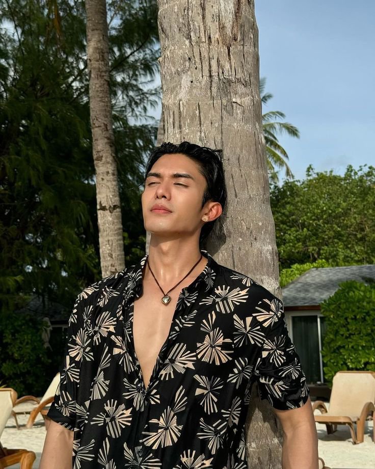 raaicherr's tweet photo. tan skin do it better https://t.co/OsLwnBa3Ox