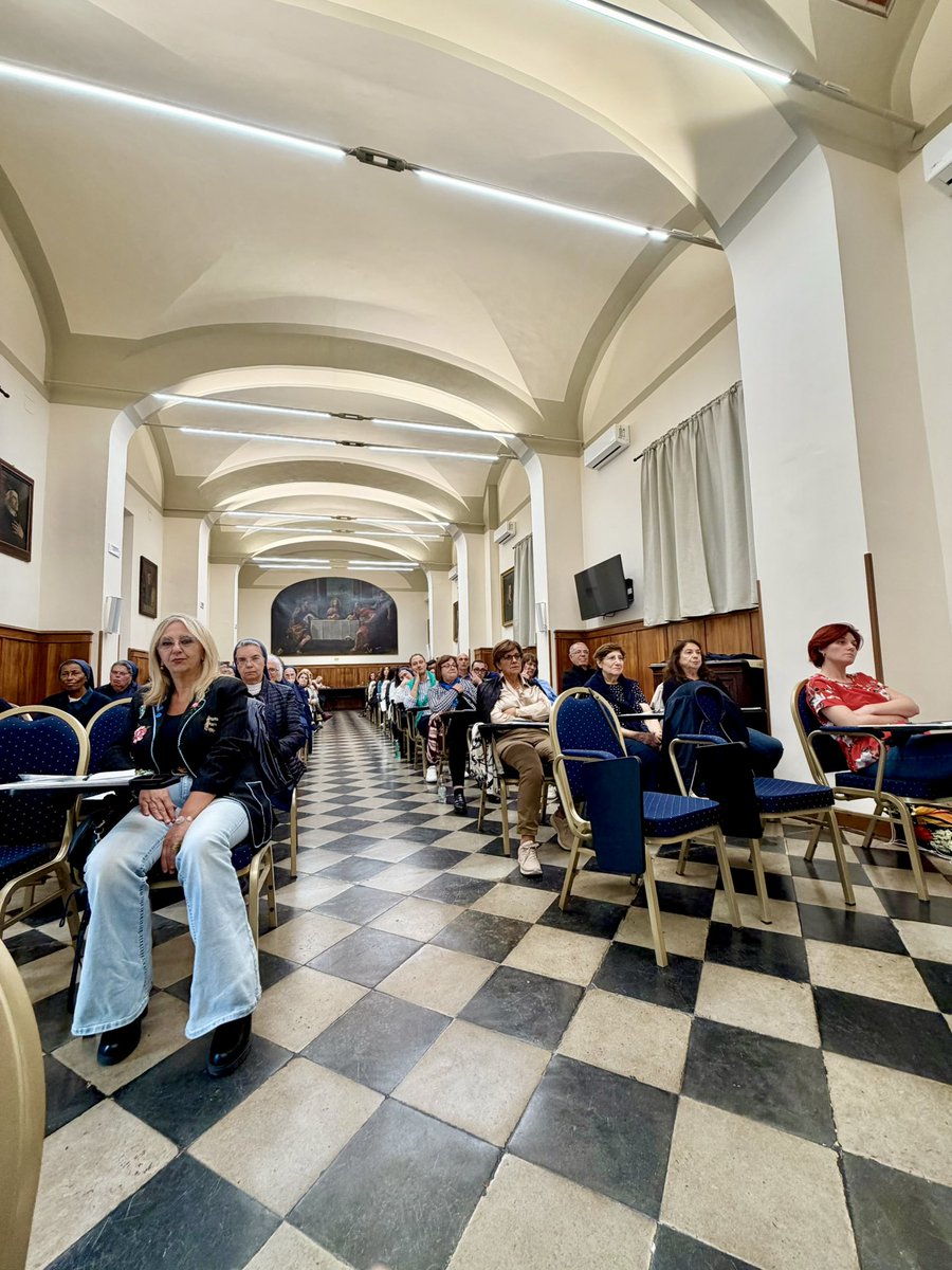 CardRavasi's tweet photo. Oggi al Simposio Nazionale della Famiglia Vincenziana, dedicato ai giovani. Insieme abbiamo tratteggiato un percorso attraverso la Parola di Dio ma anche la cultura.
L’augurio che rivolgo loro è di coltivare sempre l’inquietudine, che è scintilla vitale e fremito di speranza. https://t.co/uhTHIlMbhN