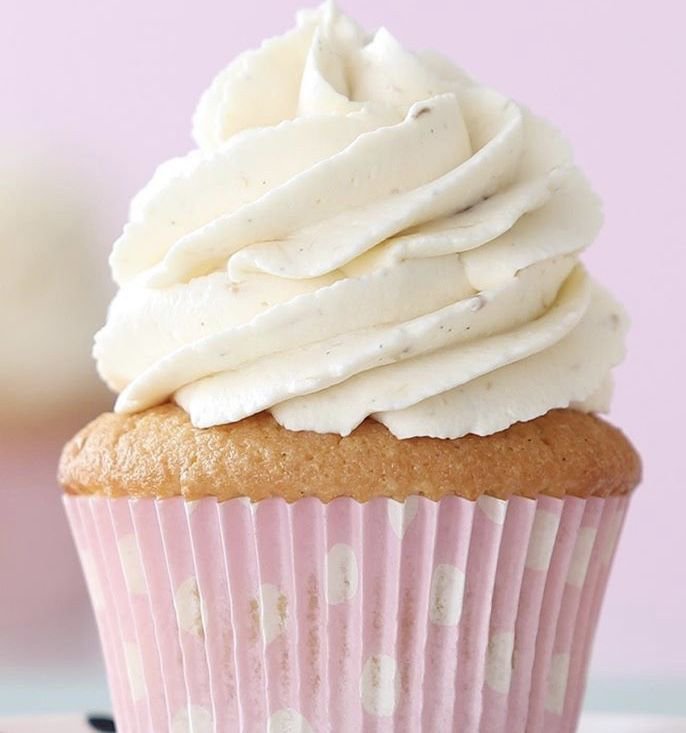 nahyckies's tweet photo. my vanilla cupcake 🧁 https://t.co/Uug69gJEnK