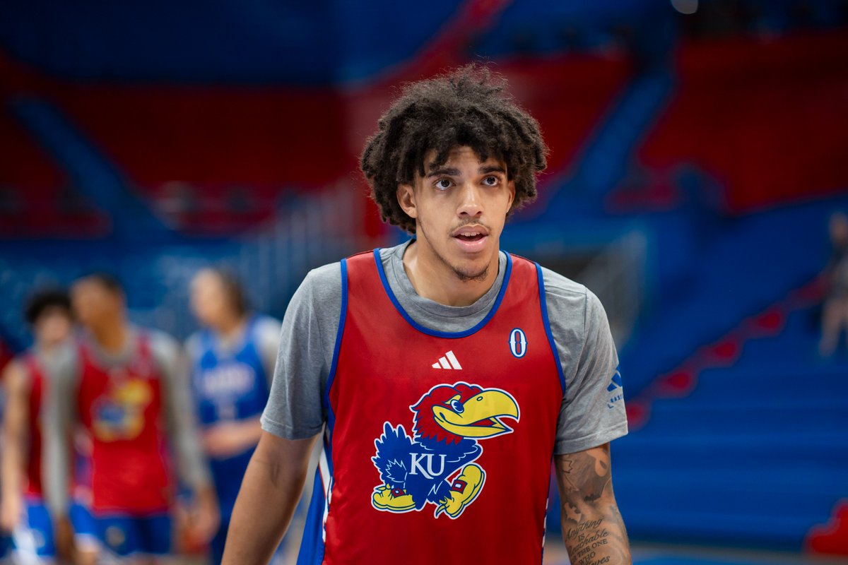 KUHoops's tweet photo. ONE MORE WEEK until we are back in Allen for Late Night in the Phog 👀 

#RockChalk x @HyVee https://t.co/PACSYnJOow
