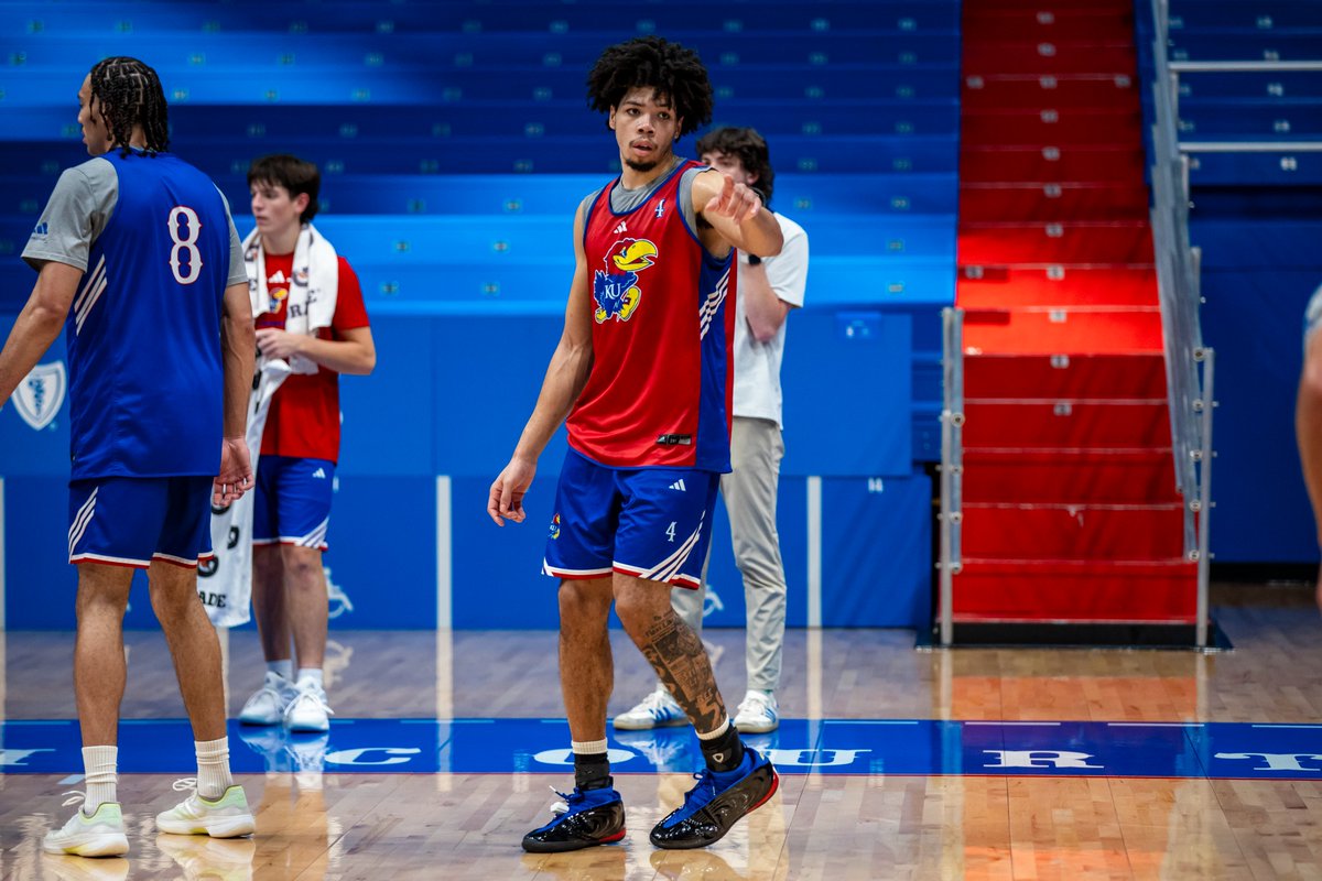 KUHoops's tweet photo. ONE MORE WEEK until we are back in Allen for Late Night in the Phog 👀 

#RockChalk x @HyVee https://t.co/PACSYnJOow