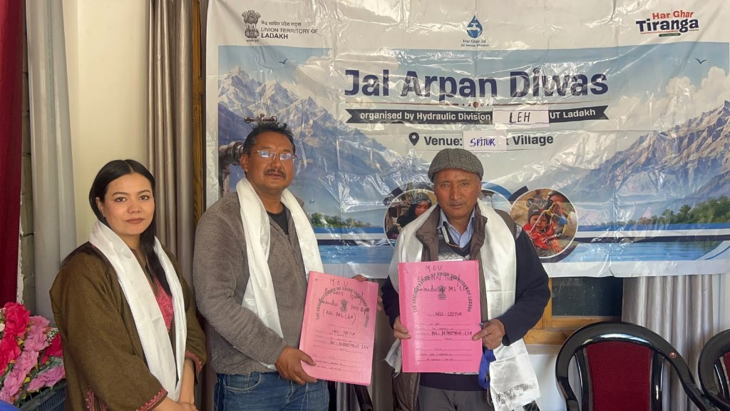 ice_leh's tweet photo. #JalArpanDiwas was successfully observed today at Spituk and Sku-Markha villages. PHED AEE and Nambardar signed and exchanged the MoU. AEE stressed the importance of adopting social responsibility to ensure sustainability of this significant government mission for next 40 years https://t.co/BZrhsTyZvB