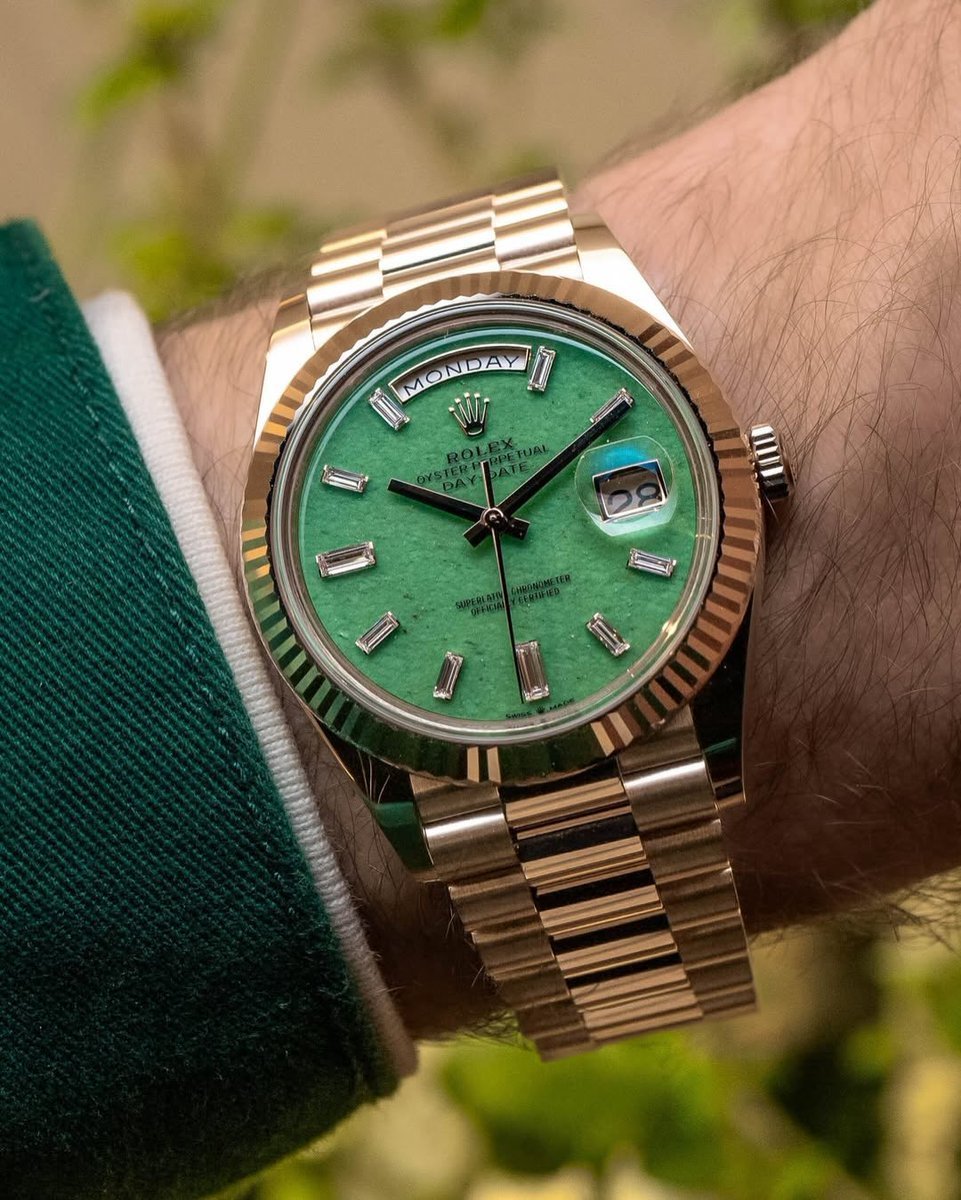 ManZonex's tweet photo. Rolex Day-Date 40 Reference number 228235JG💚💚 https://t.co/3rgT4yIb90