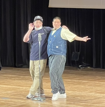 matchaminbaa's tweet photo. セカンド東京千秋楽①のみでしたが、面白すぎた！！
トットさんは健康ネタで、途中から桑原さんがアドリブ無双w
コーナー、お姫様抱っこで運ばれた友保姫、根建さんからKISSを拒否w
リニアさんはネタに関係なく、スクショタイム！
今回お出番なしの安部さんも登場！
どの組のネタもサイコーでした！ https://t.co/9B5YUjnJzr