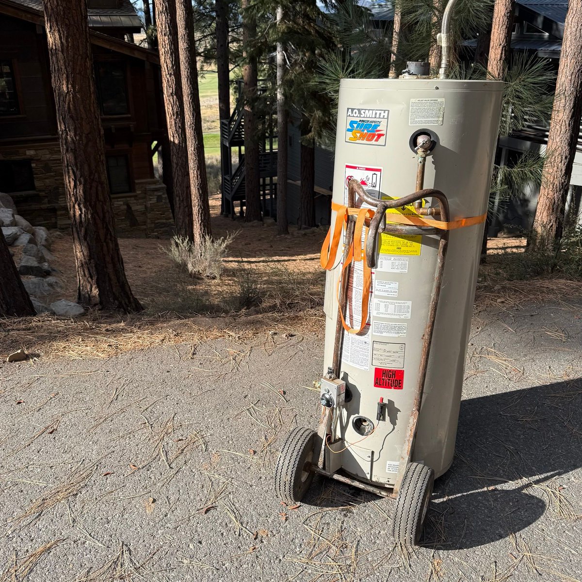 TCWaterHeaters's tweet photo. Sometimes projects require more than just a “little” elbow grease. This was one of those that takes more than usual. Slow and steady on this but the view couldn’t have been cooler! #TCWH #TriCountyWaterHeaters #Retrofit #Navien https://t.co/AfZZv5Mo1U