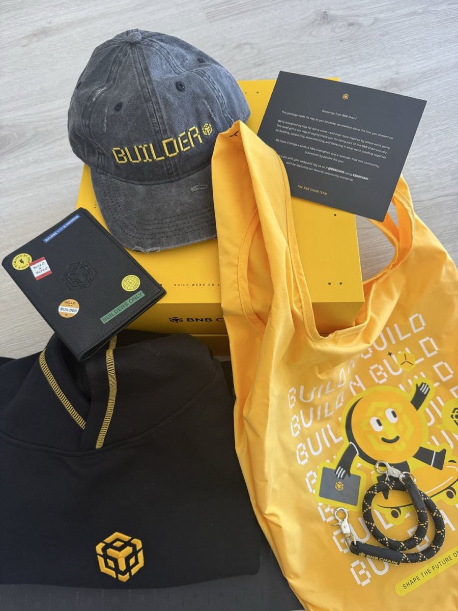 Tuzinsol's tweet photo. builder merch