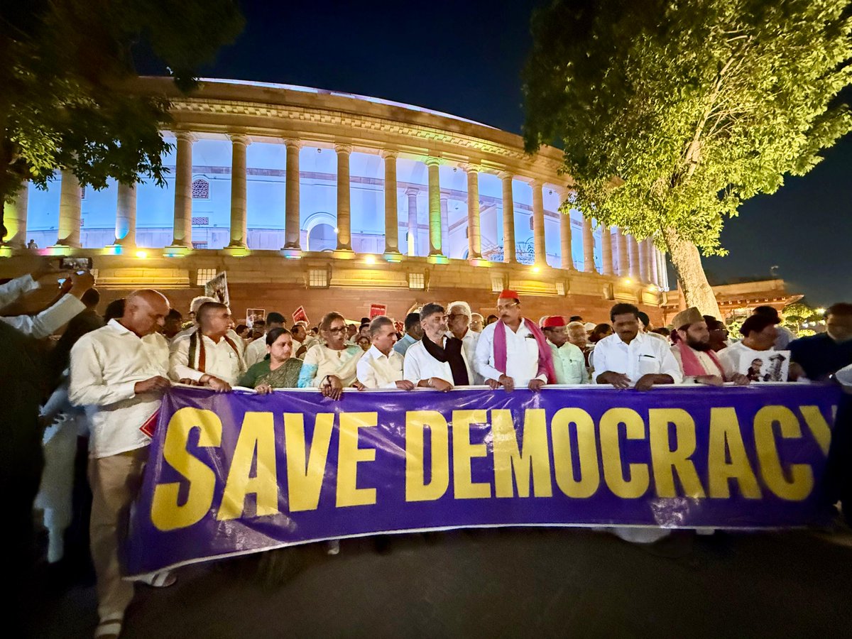 INCIndia's tweet photo. 𝐖𝐞 𝐦𝐚𝐫𝐜𝐡 𝐭𝐨 𝐝𝐞𝐟𝐞𝐧𝐝 𝐞𝐯𝐞𝐫𝐲 𝐈𝐧𝐝𝐢𝐚𝐧’𝐬 𝐫𝐢𝐠𝐡𝐭 𝐭𝐨 𝐯𝐨𝐭𝐞 ✊

📍 New Delhi https://t.co/54L2Vq5VeB
