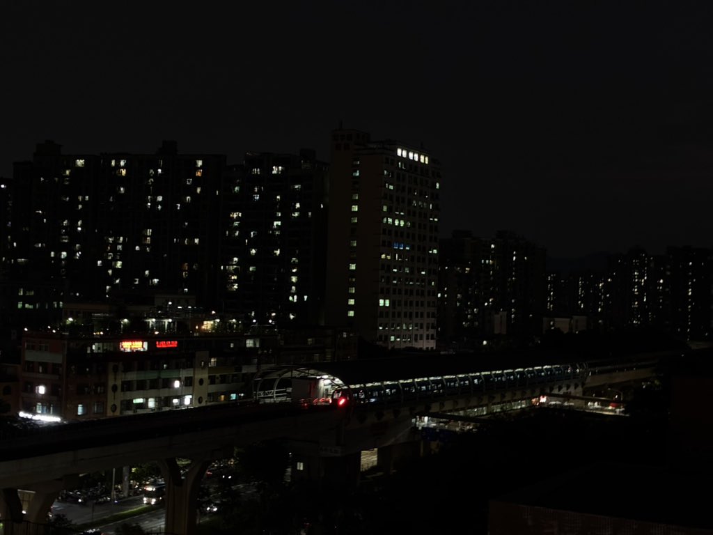 liudushu's tweet photo. 感受到季节的变化是通过下班看不到日落开始的 https://t.co/MJBqSSW4bP