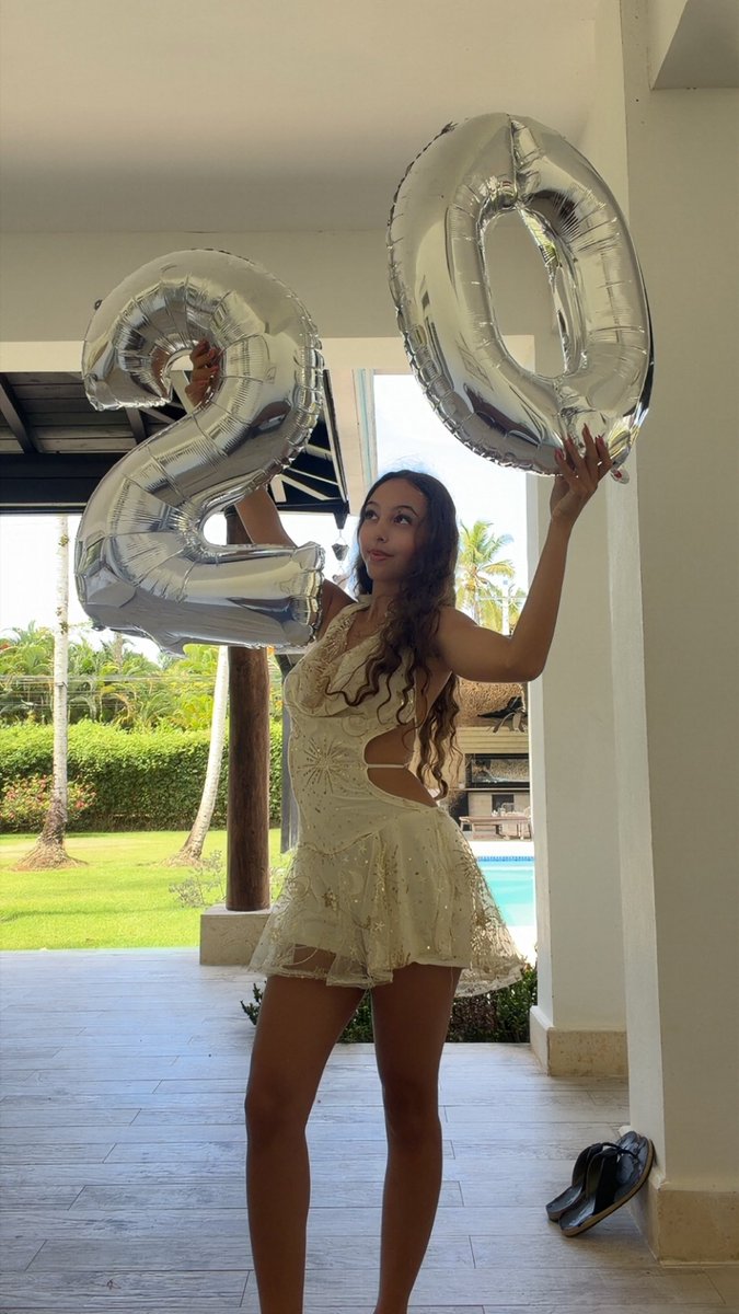 ashleyfeles's tweet photo. Comment « happy birthday » for a surprise in the dms✨🤪 https://t.co/N1ebNhJeYq