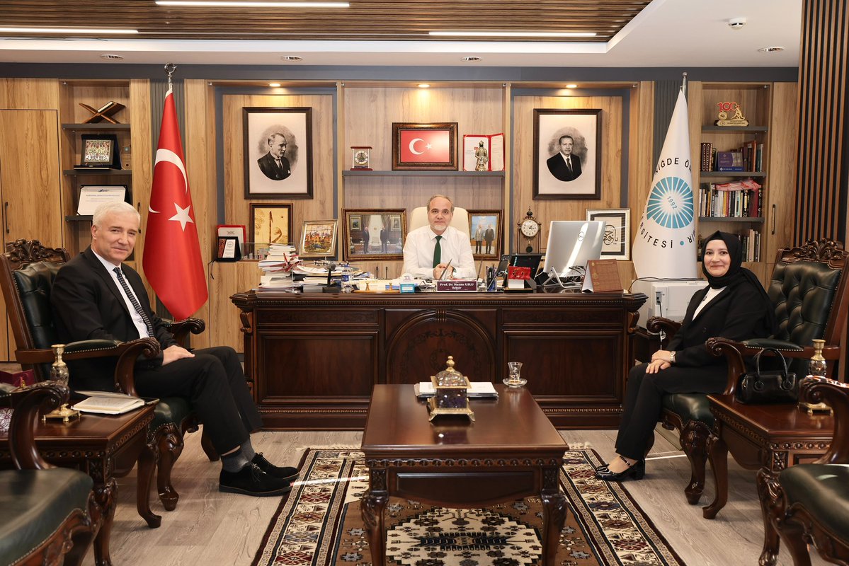 DrHasanUslu's tweet photo. Tıp Fakültemizde göreve başlayan Hematoloji Uzmanı Dr. Öğr. Üyesi Nesibe Taşer Kanat, bizleri ziyaret etti. 

Nazik ziyareti için teşekkür ediyor, yeni görevinde başarılar diliyorum.

#NÖHÜ
#Niğde https://t.co/VWisM9tPYs