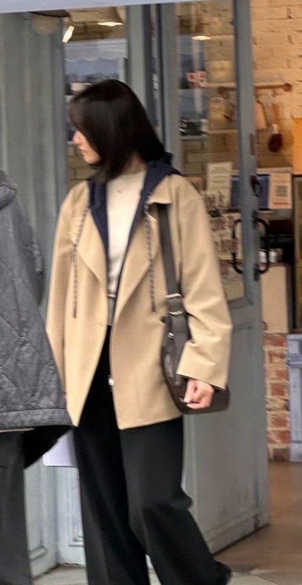 inlovewyoona's tweet photo. New photos of Yoona on the set of Unnatural.
I love how she looks with short hair, she’s so gorgeous....♥️ https://t.co/j03F9dZNic