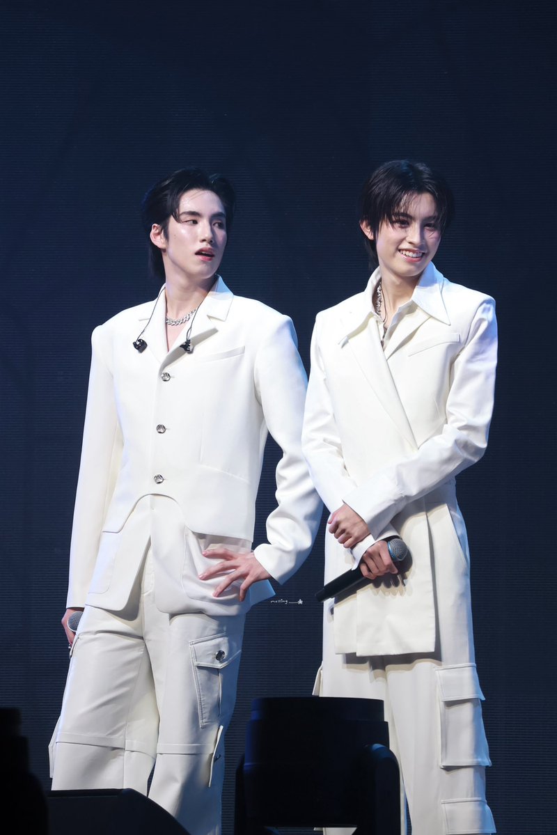 Neww0rldz's tweet photo. โมเม้นบัสเดย์มาได้เลยฮะ ป้ารอจิ้น https://t.co/xHnJCurnh9