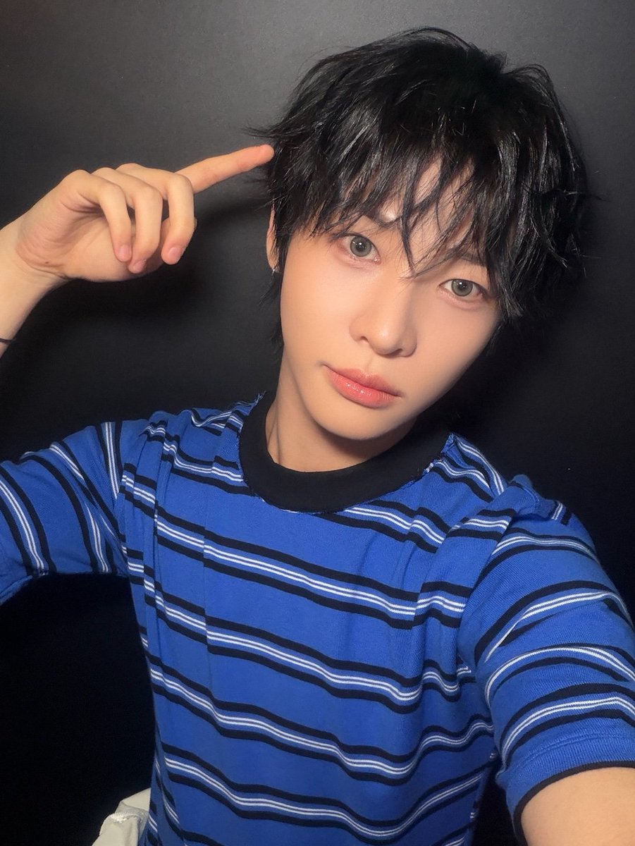 POW_grid's tweet photo. [#HYUNBIN]
Day 1😊😋🙃🧡❤️💛💜💙❤️🩷💚🖤🩶🤎🤍🩵
#POW #파우 #현빈 https://t.co/D3nwKN7k13