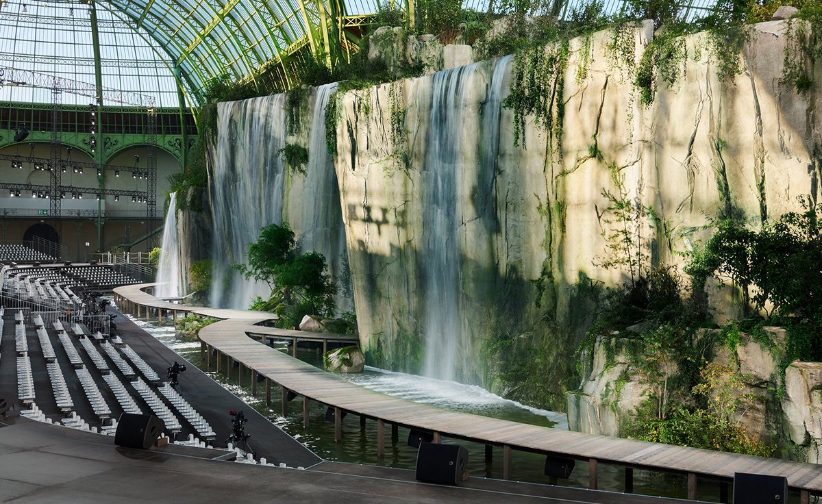 archivebycosmos's tweet photo. Chanel’s runway sets deserve a show of their own. https://t.co/crJeQWcP56