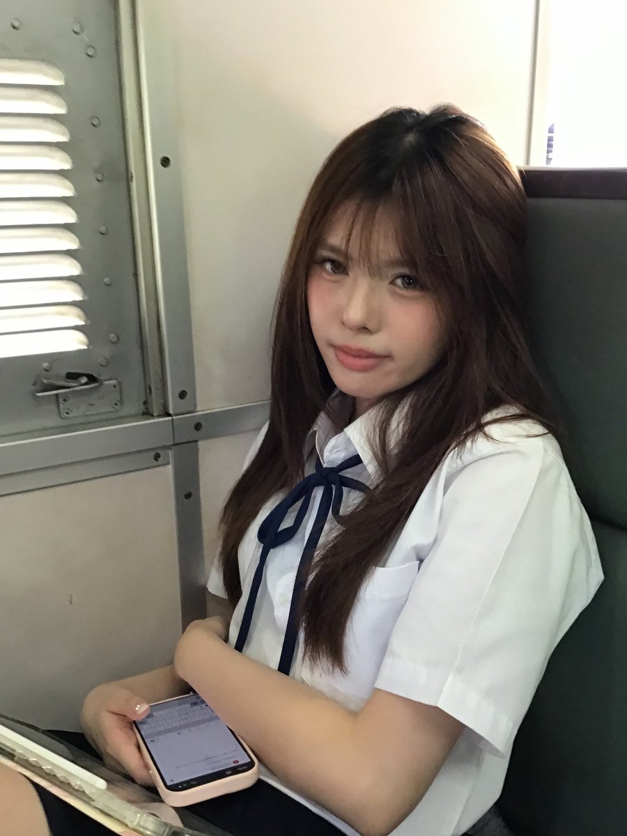 ppygumi's tweet photo. อนาคต ประเทศเราอาจมีหมูตุ๋นเป็นทนาย อัยการ ผู้พิพากษาก็เป็นได้ ดีจริง ๆ ที่ประเทศเราเปิดโอกาสให้หมูได้ลองเรียนรู้ เป็นกำลังใจให้หมูด้วยการส่งอิโมจิหมูกันเถอะ 🐷🐷🐷 https://t.co/2kJjpJ4m2O