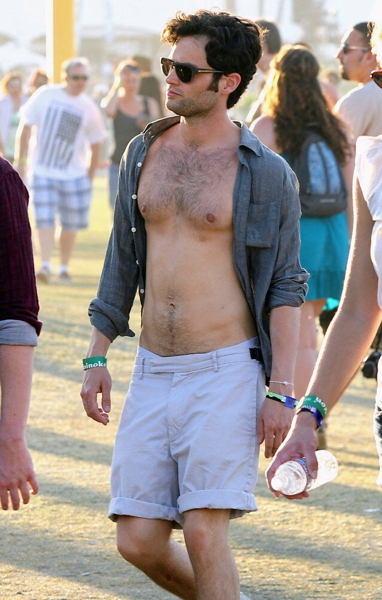gladyzbabe's tweet photo. Coachella 2011 Penn Badgley https://t.co/e8h5QLLv4l