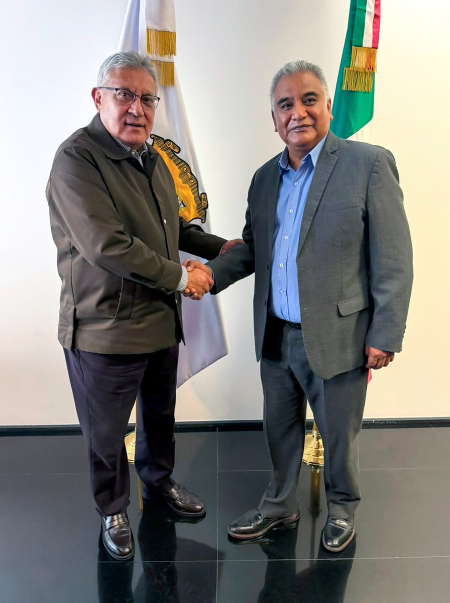 SnteNacional's tweet photo. 🔶Hemos intensificado las gestiones para responder a las justas demandas del personal docente del @IPN_MX, afirmó el Srio. Gral. del #SNTE, Mtro. @AlfonsoCepedaMx, en una reunión con el Prof. @Carlos_GomezRod, dirigente de @Seccion60SNTE. #LaUnidadNosFortalece https://t.co/U7RuAcfOu0