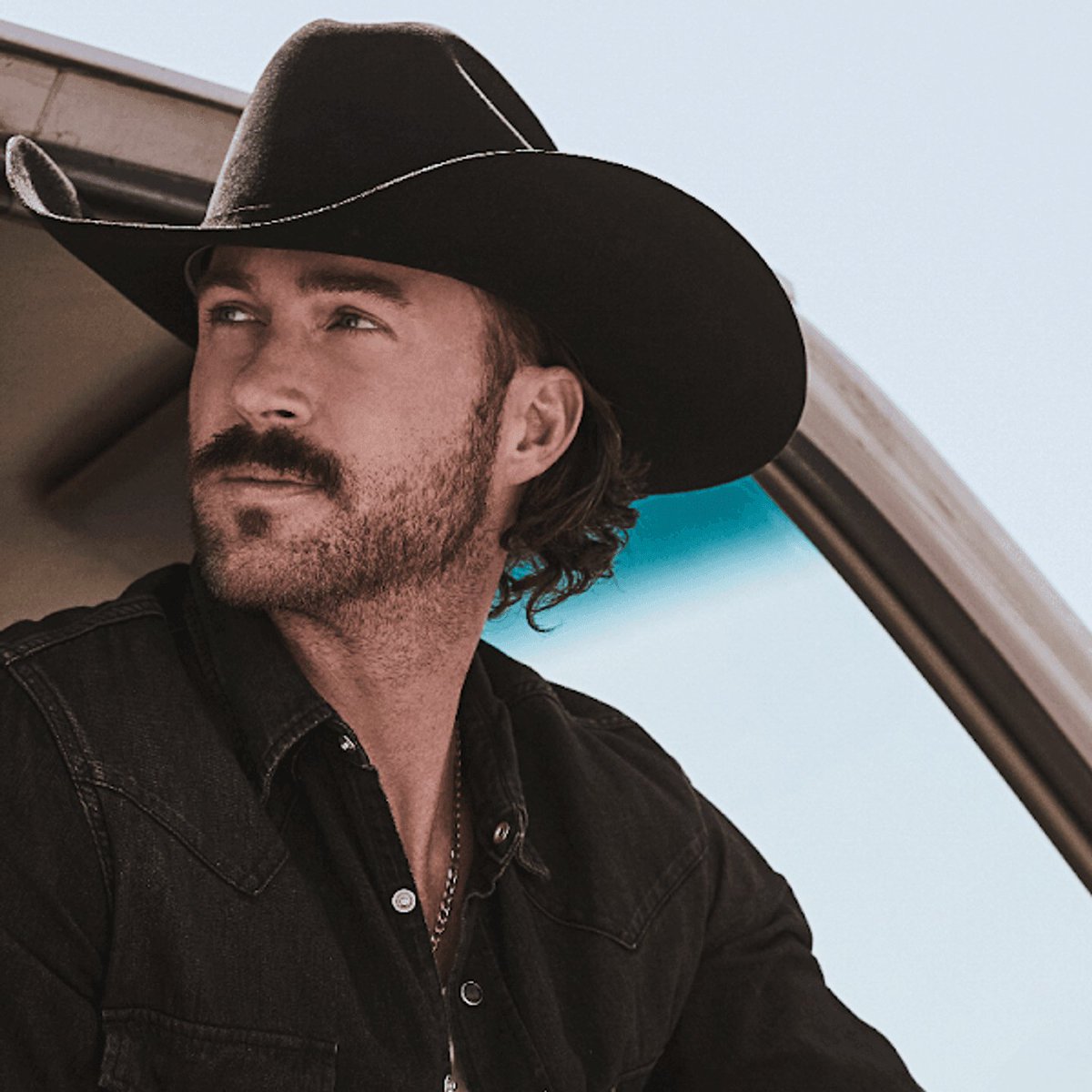 RileyGreen290's tweet photo. 🤠🎸 Where are all my Riley Green fans? ❤️ Drop your country and let’s connect! 🌎🎶 #RileyGreen #CountryMusic https://t.co/uymCzWGfZI