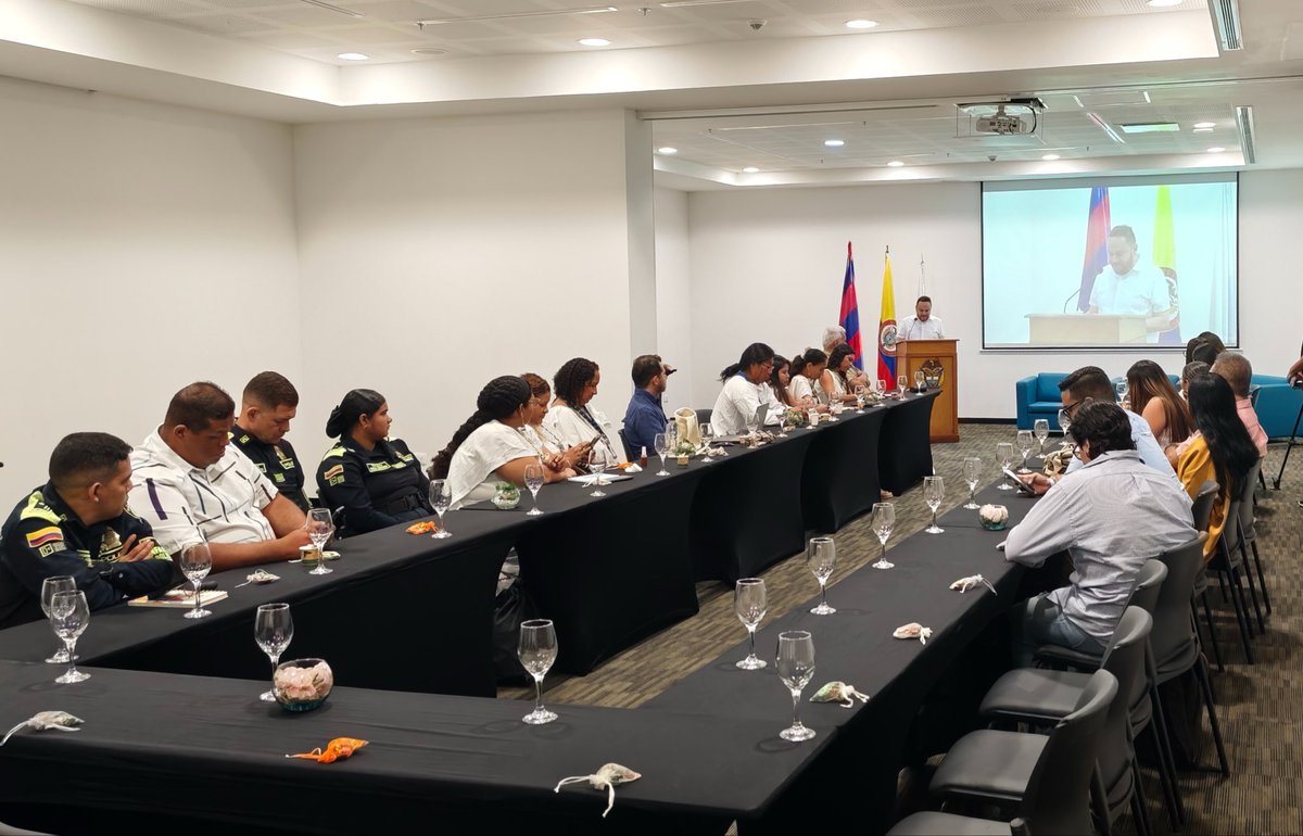 Ejrlbnet's tweet photo. #EscuelaEnTerritorio 🌿🤝 Articular saberes, reconocer diferencias y construir caminos de entendimiento entre jurisdicciones.

En 📍Santa Marta se desarrolla la Mesa de Coordinación Interjurisdiccional, un espacio de diálogo entre el Consejo Seccional de la Judicatura y las autoridades indígenas, orientado a fortalecer la coordinación entre la Jurisdicción Especial Indígena y la Jurisdicción Ordinaria.

🔴Conéctese AQUÍ 🔗 https://t.co/HZ0Zavk8Jr

#EscuelaJudicial #RamaJudicial