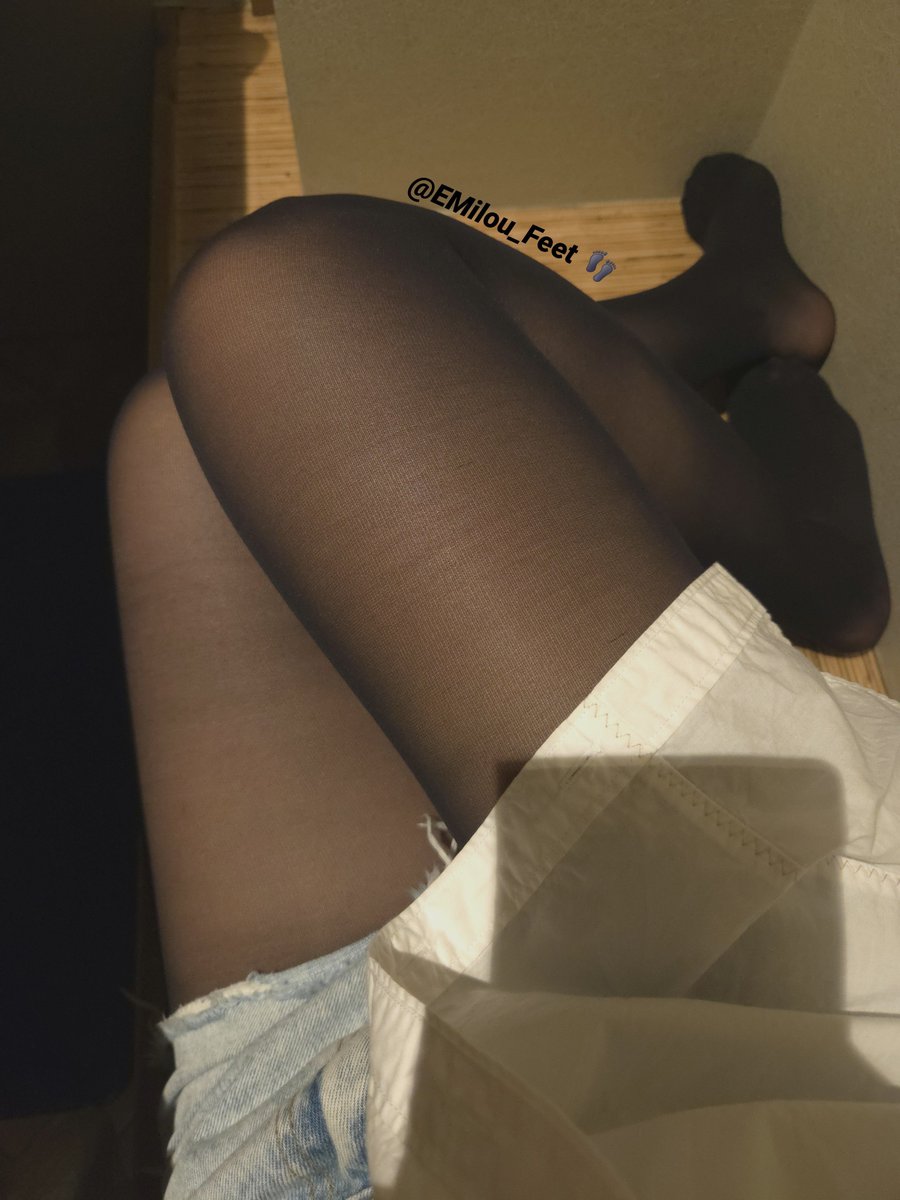 EMilou_Feet's tweet photo. With me tonight 👀

#tights #sexy #cute #night https://t.co/RWgFcDnp8Z