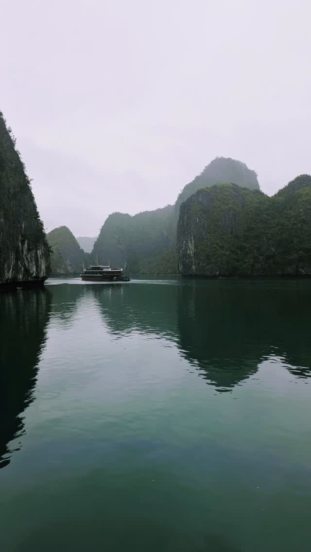 fatosdogan4's tweet photo. Ending our trip in Lan Ha Bay was unforgettable—breathtaking views, peaceful waters, and a welcome escape from the crowds. Thank you @veneziacruises for an amazing experience. Goodbye, Vietnam. We’ll be back. https://t.co/mxtOBRGAcv