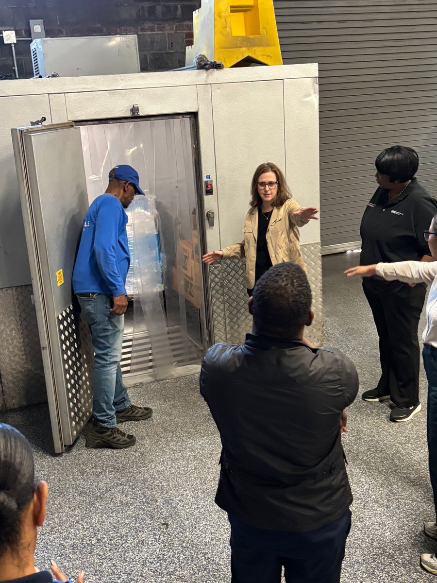 NYCAging's tweet photo. Earlier today, NYC Aging leadership visited our provider, @Citymeals, to see firsthand how they prepare and deliver food to homebound older adults. After a tour of their facilities, they pitched in and prepared meals for delivery!

#NYCAging #Homedeliveredmeals https://t.co/c2j5AAvUBY