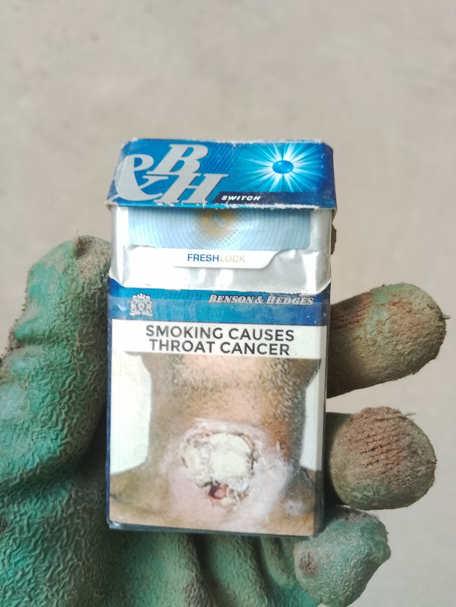 oladotkum's tweet photo. Smokers are liable to die young and people still smoke, WHY?? https://t.co/WM721Xi4Uk