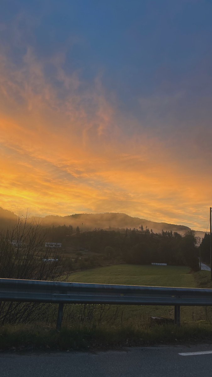 scottbasgaard's tweet photo. What a beautiful sky this morning! https://t.co/xY5YJPvprS