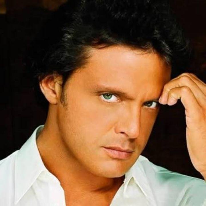 unsolrosario's tweet photo. HOY RECORDAMOS EL 22 ANIVERSARIO DE ESTE ÁLBUM TITULADO, MÉXICO EN LA PIEL, PERTENECIENTE AL AÑO (2004) 
@LMXLM @fenix_latam @Marcelofigoli @cuervotinelli
 @warnermusicmex @ClubesWarner https://t.co/FRCraBe6GJ
