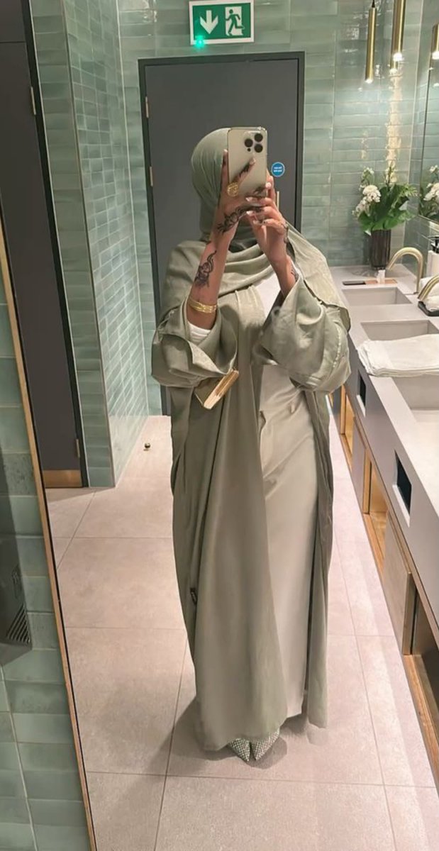 FatimaWars11's tweet photo. Off to enjoy the beauty and traditions of a Somali wedding! 😍🇸🇴✨ https://t.co/KFp1CaEiGR